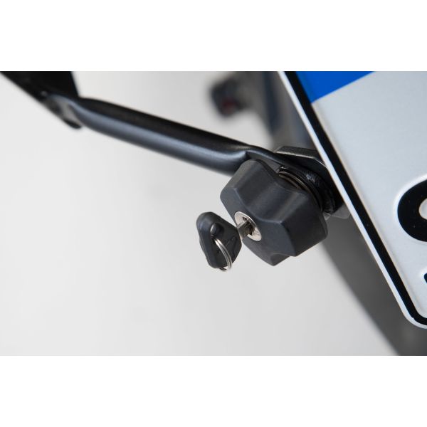 Anti-theft protection for PRO side carrier. QUICK-LOCK function. 2 matching locks, 2 keys